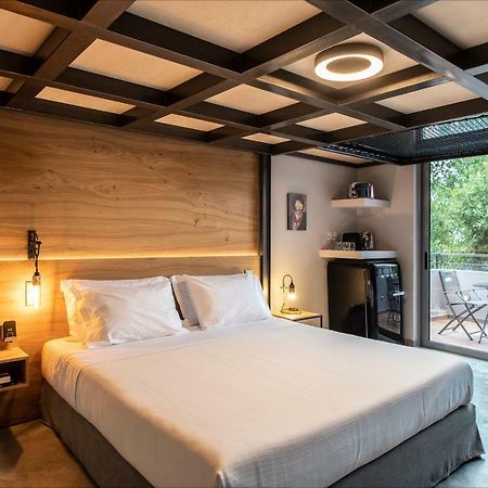 Bespoke House Athens Aparthotel Bagian luar foto